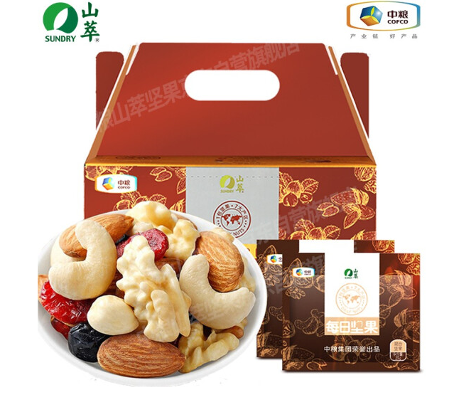 山萃中粮每日坚果750g/30袋年货礼盒干果腰果核桃去皮孕妇零食大礼包